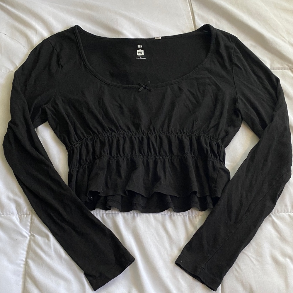 Me to We Black Long-Sleeve Ruffle Hem Crop Top